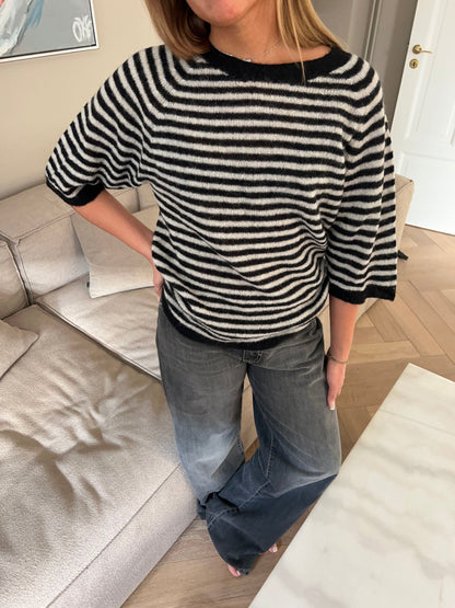 Almina knitted t-shirt with stripes - Black/white
